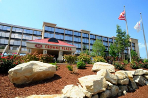  Crowne Plaza Cleveland Airport, an IHG Hotel  Мейфилд Хайтс